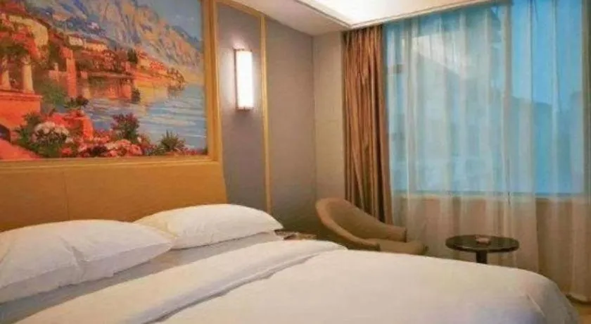 Bed in Vienna Hotel Guangxi Hechi Jinchengjiang Baima Street