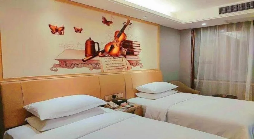 Bed in Vienna Hotel Guangxi Hechi Jinchengjiang Baima Street