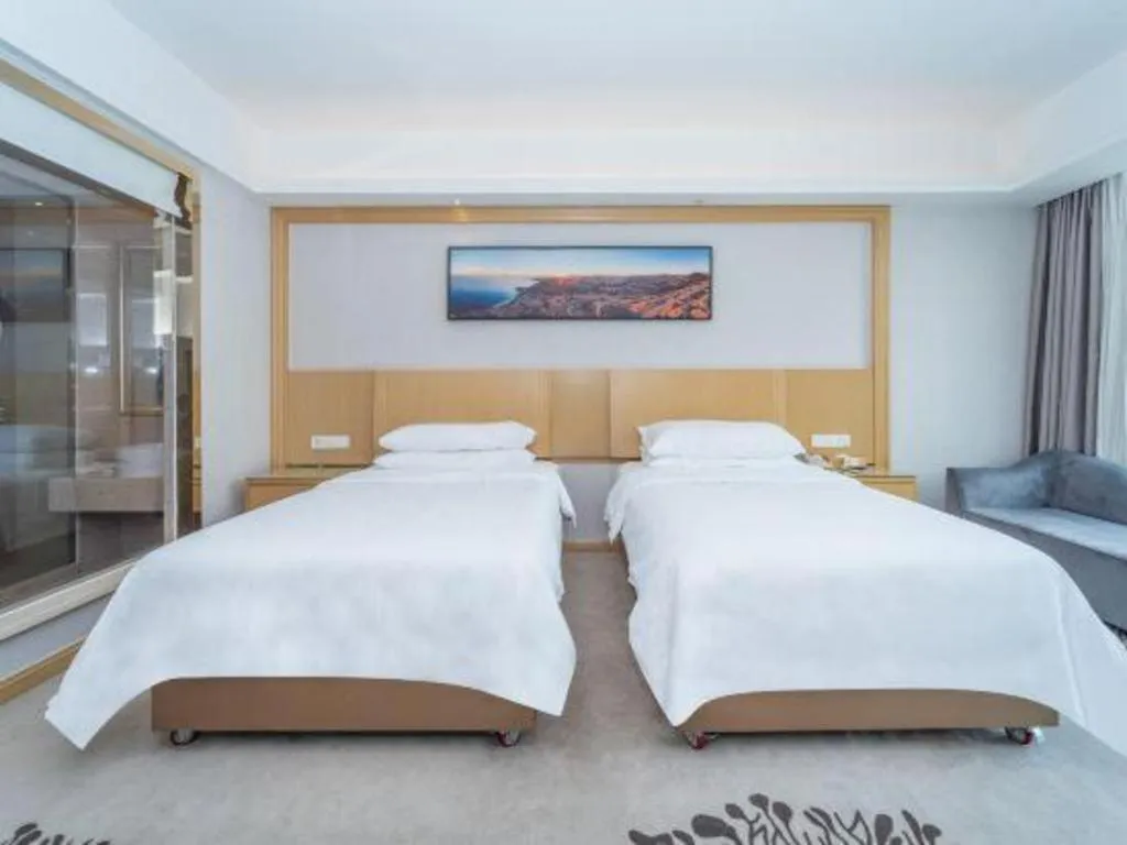 Bed in Vienna Hotel Guangzhou Huadu Financial Center Sunac Amusement Park