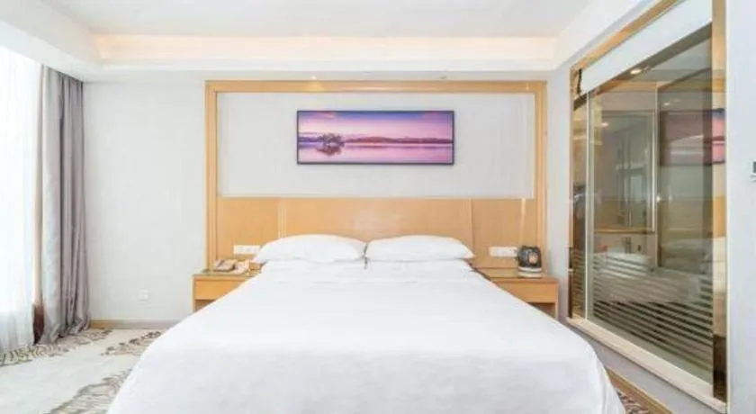 Bed in Vienna Hotel Guangzhou Huadu Financial Center Sunac Amusement Park