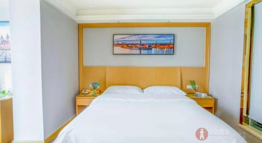 Bed in Vienna Hotel Guangzhou Huadu Financial Center Sunac Amusement Park