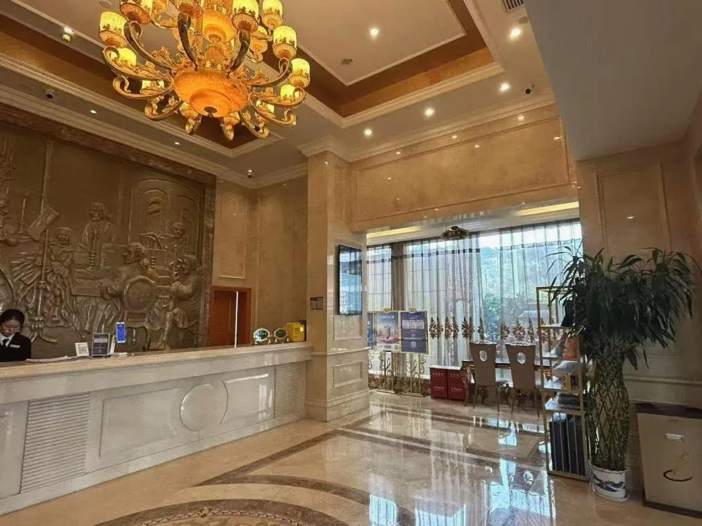 Vienna Hotel Guiyang North Station Dream City