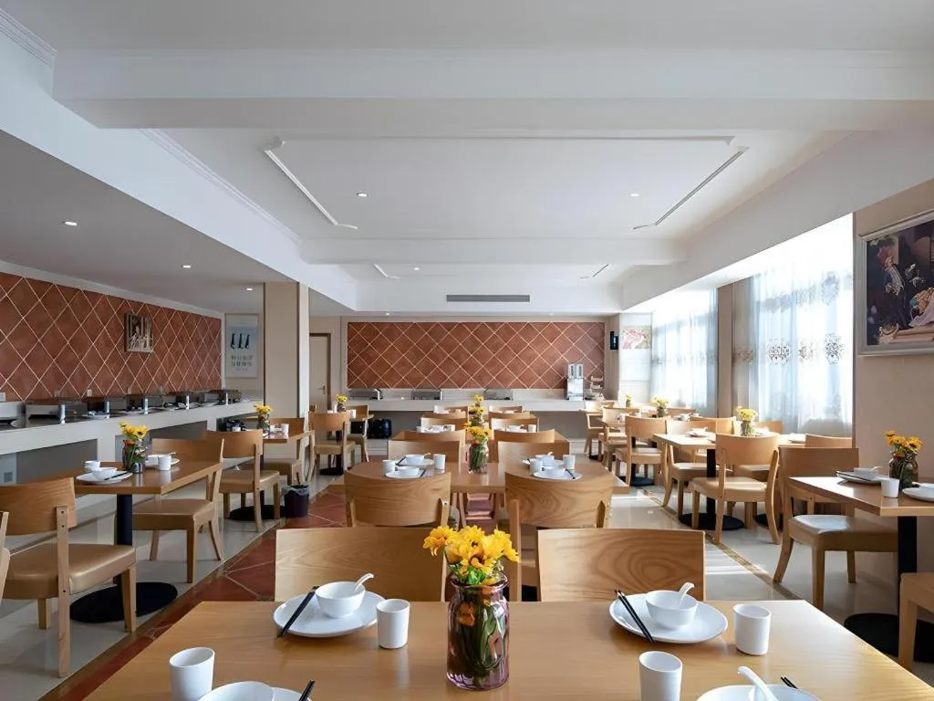 Vienna Hotel Anhui Huainan Shou County South Gate of Ancient Town Jinrun Central City