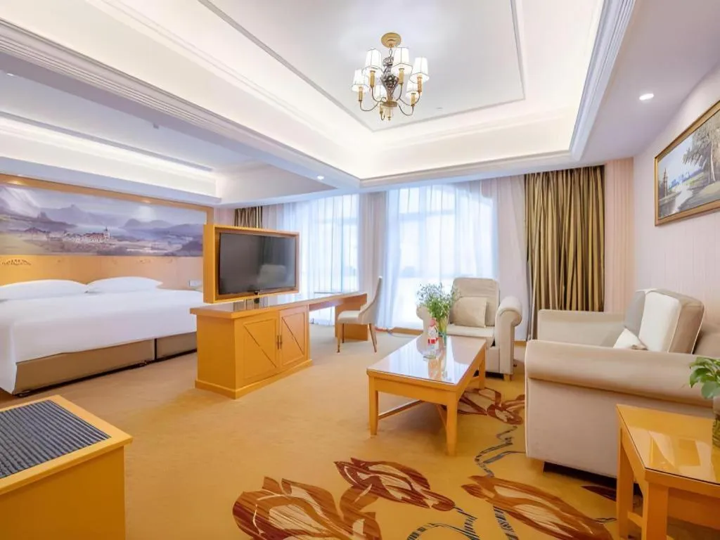 Bed in Vienna Hotel Guangdong Zhongshan Caihong Avenue