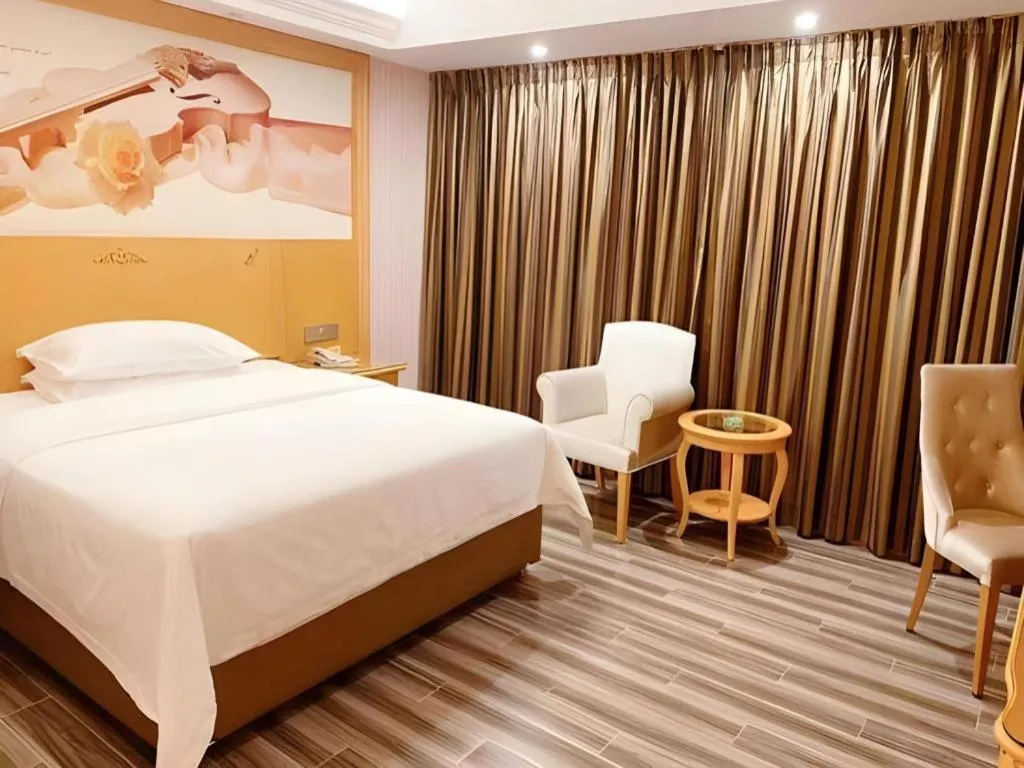 Bed in Vienna Hotel Guangdong Zhongshan Caihong Avenue