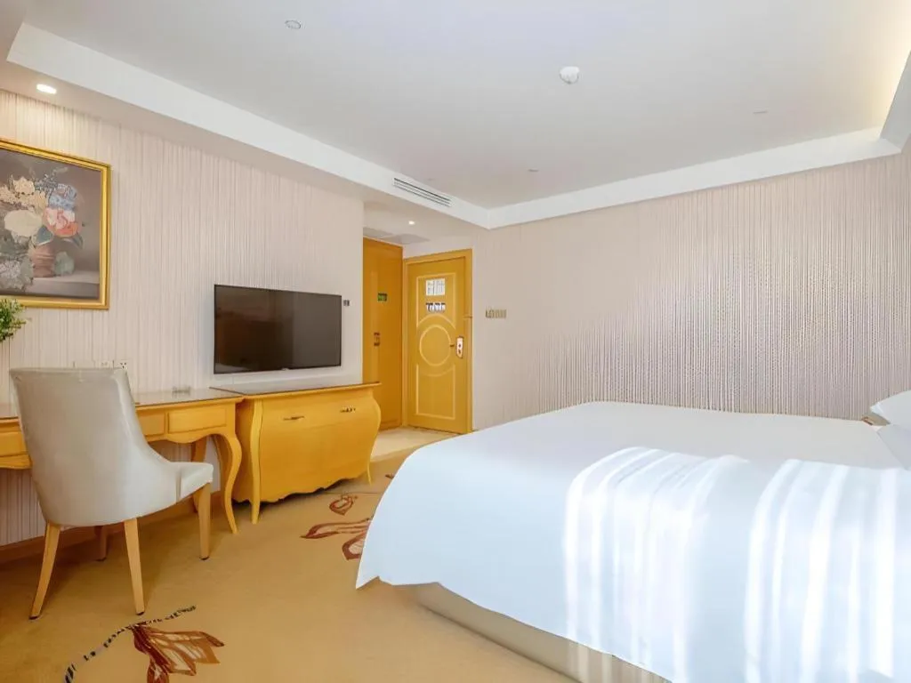Bed in Vienna Hotel Guangdong Zhongshan Caihong Avenue