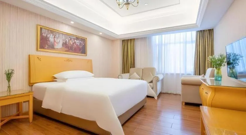 Bed in Vienna Hotel Guangdong Zhongshan Caihong Avenue