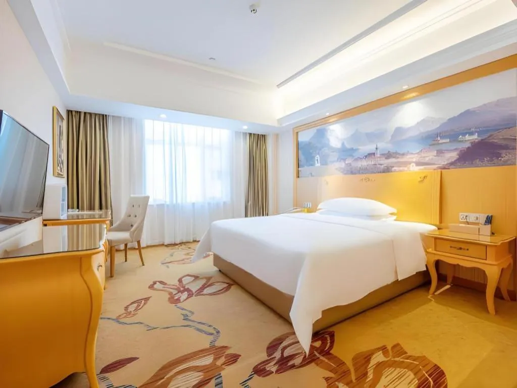 Bed in Vienna Hotel Guangdong Zhongshan Caihong Avenue
