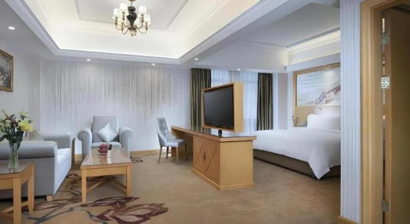 Bed in Vienna Hotel Guangdong Zhongshan Caihong Avenue