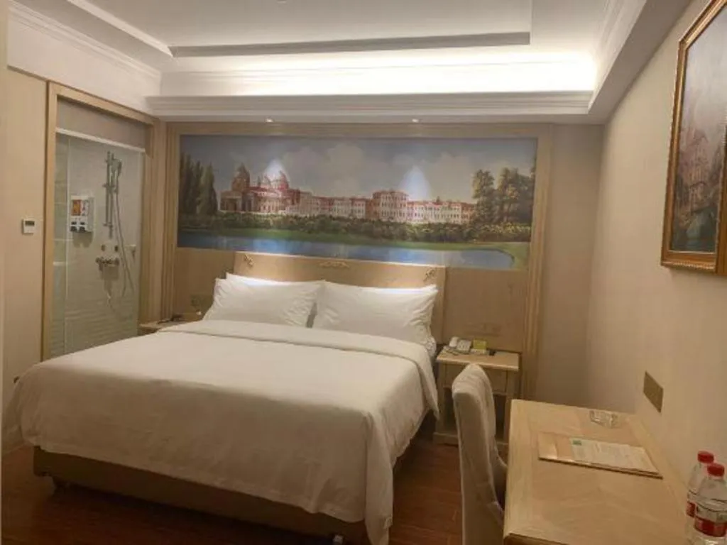 Bed in Vienna Hotel Shenzhen Window of the World Qiaochengdong Metro Station