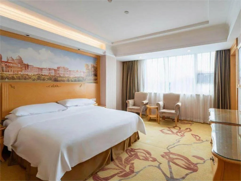 Bed in Vienna Hotel Shenzhen Window of the World Qiaochengdong Metro Station