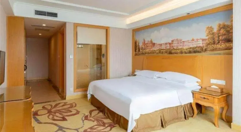 Bed in Vienna Hotel Shenzhen Window of the World Qiaochengdong Metro Station Bed in Vienna Hotel Shenzhen Window of the World Qiaochengdong Metro Station