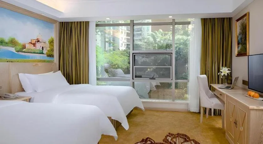 Bed in Vienna Hotel Shenzhen Window of the World Qiaochengdong Metro Station