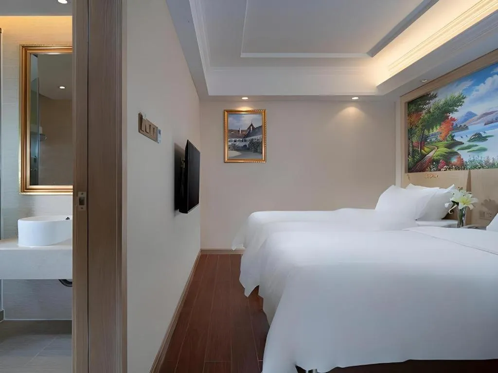 Bed in Vienna Hotel Shenzhen Window of the World Qiaochengdong Metro Station