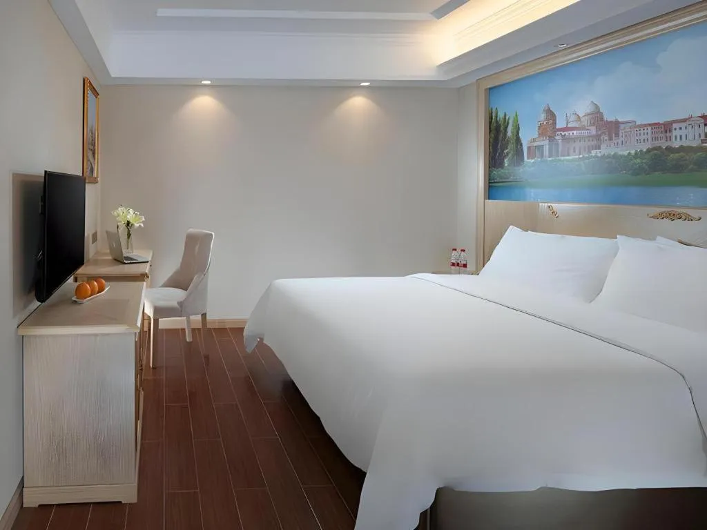 Bed in Vienna Hotel Shenzhen Window of the World Qiaochengdong Metro Station