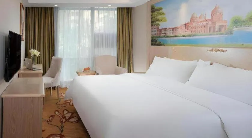 Bed in Vienna Hotel Shenzhen Window of the World Qiaochengdong Metro Station