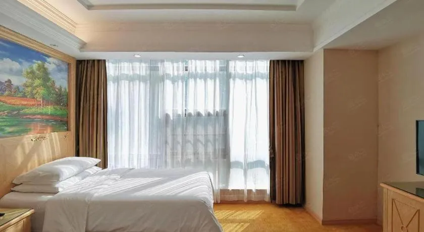 Bed in Vienna Hotel Shenzhen Window of the World Qiaochengdong Metro Station
