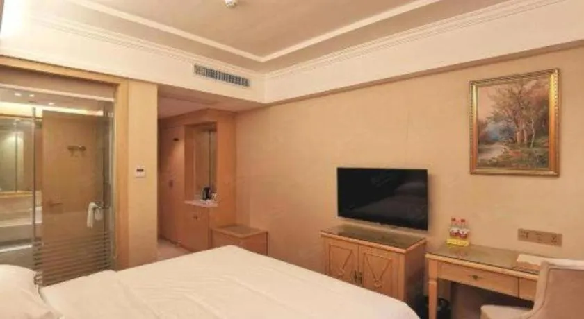 Bed in Vienna Hotel Shenzhen Window of the World Qiaochengdong Metro Station