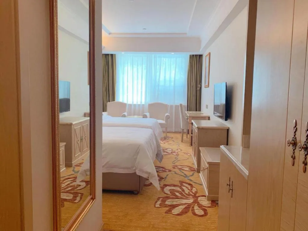 Bed in Vienna Hotel Shenzhen Window of the World Qiaochengdong Metro Station