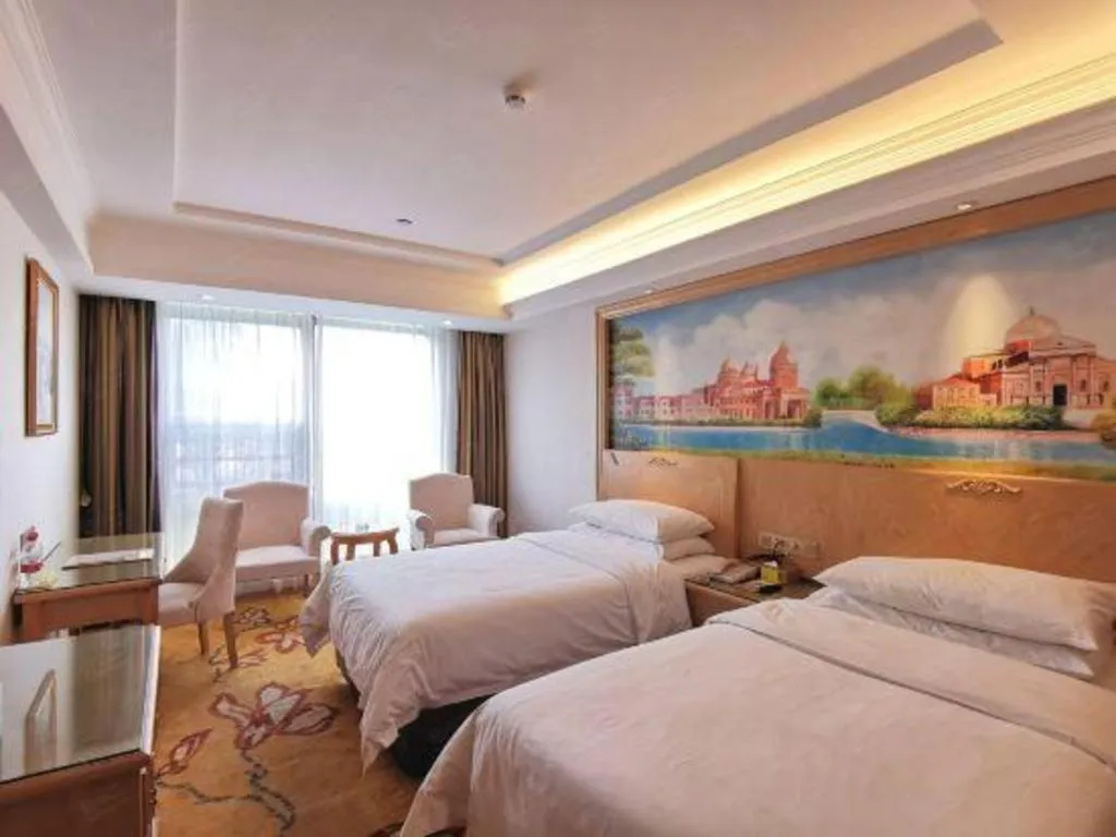 Bed in Vienna Hotel Shenzhen Window of the World Qiaochengdong Metro Station