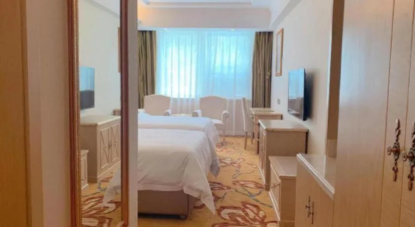 Bed in Vienna Hotel Shenzhen Window of the World Qiaochengdong Metro Station