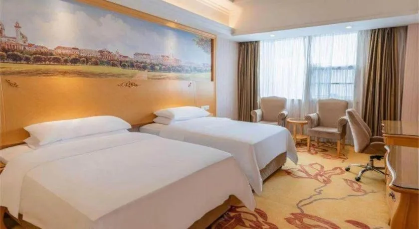 Bed in Vienna Hotel Shenzhen Window of the World Qiaochengdong Metro Station