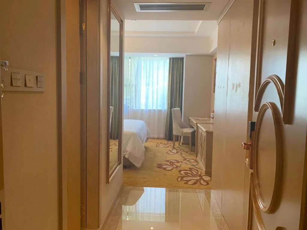 Bed in Vienna Hotel Shenzhen Window of the World Qiaochengdong Metro Station