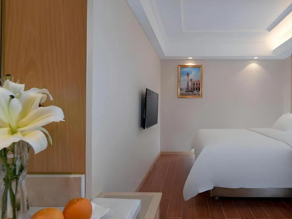 Bed in Vienna Hotel Shenzhen Window of the World Qiaochengdong Metro Station