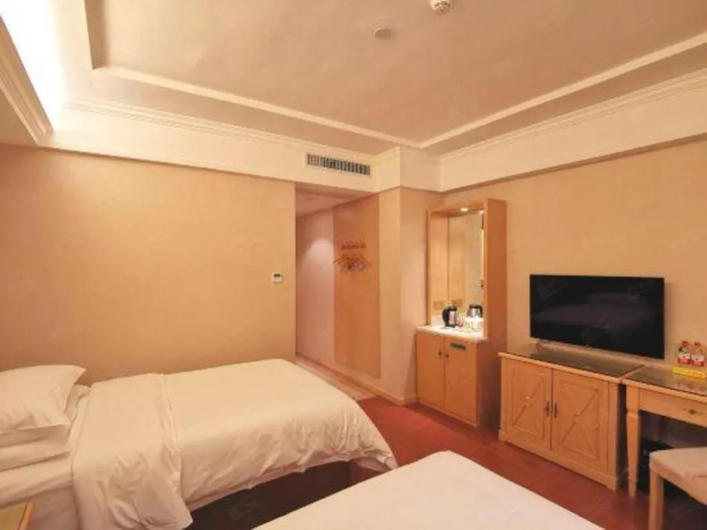 Bed in Vienna Hotel Shenzhen Window of the World Qiaochengdong Metro Station