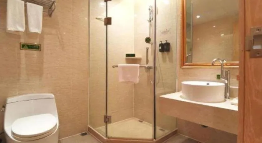 Vienna Hotel Shenzhen Window of the World Qiaochengdong Metro Station