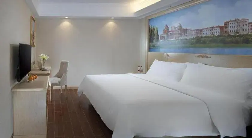 Bed in Vienna Hotel Shenzhen Window of the World Qiaochengdong Metro Station Bed in Vienna Hotel Shenzhen Window of the World Qiaochengdong Metro Station