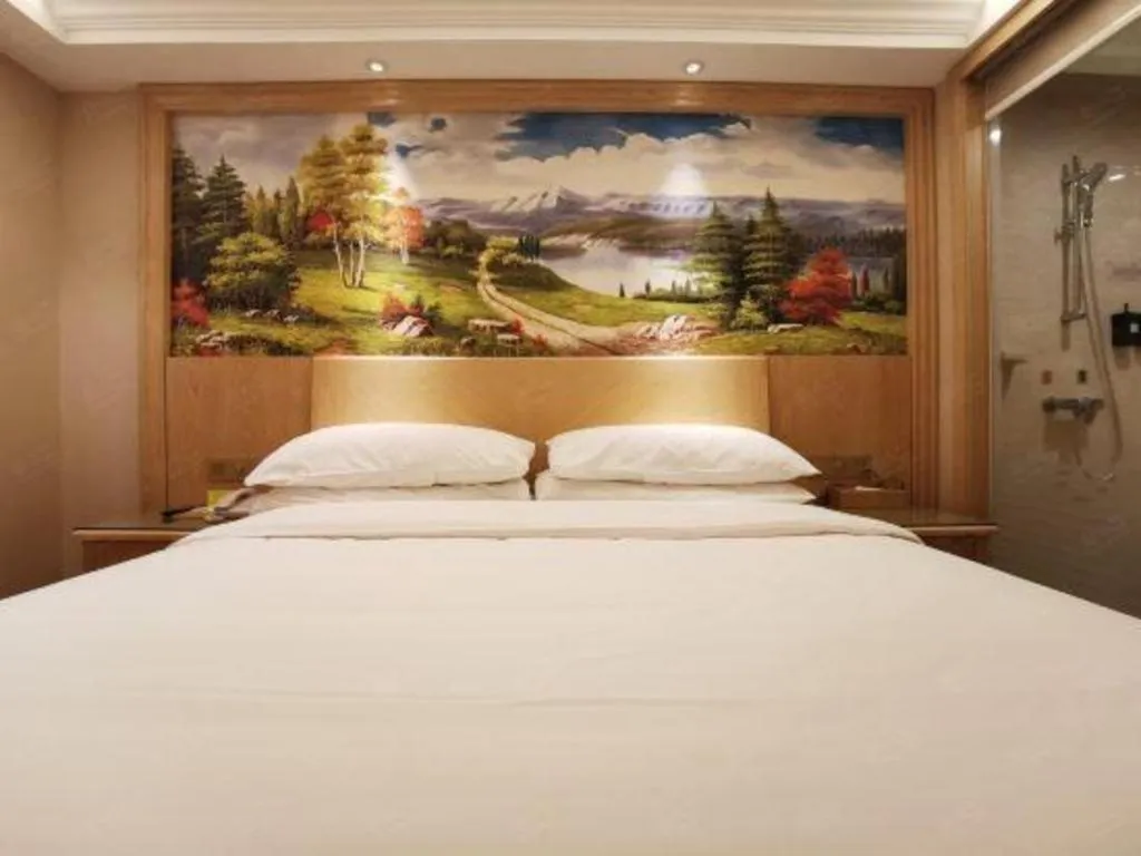 Bed in Vienna Hotel Shenzhen Window of the World Qiaochengdong Metro Station