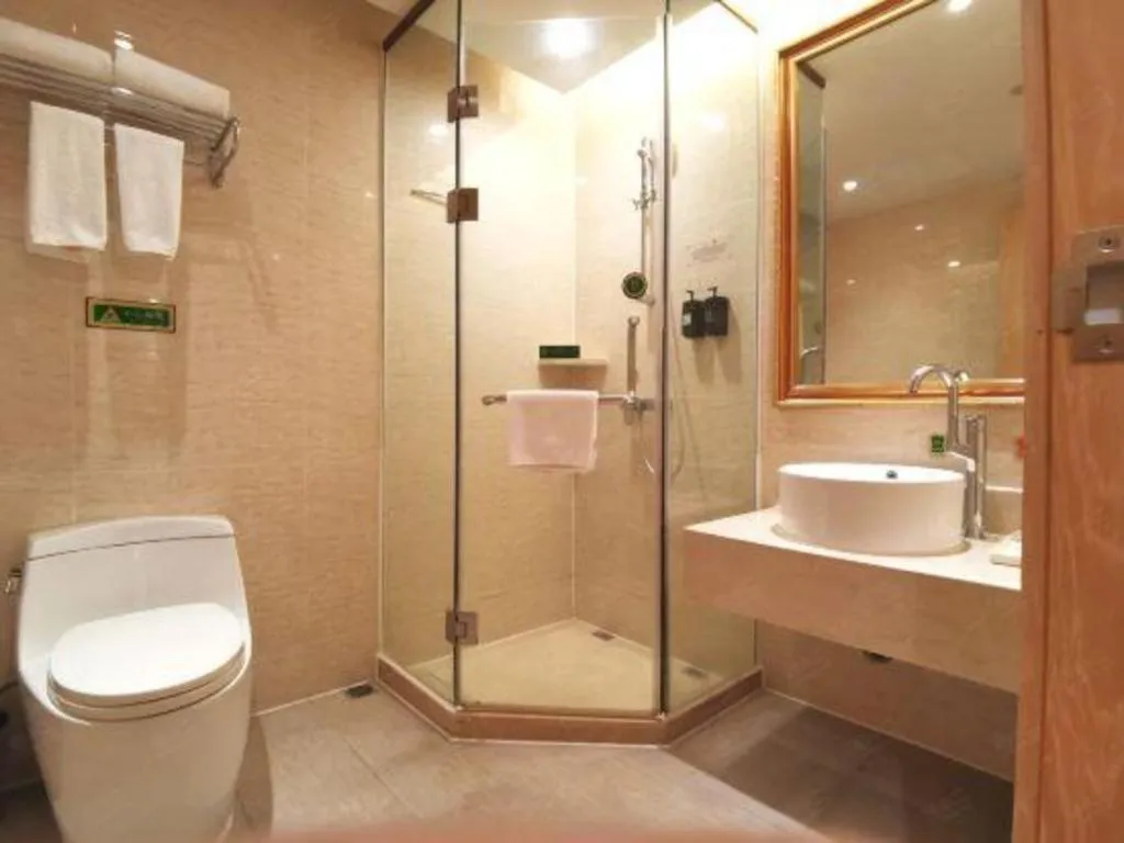 Vienna Hotel Shenzhen Window of the World Qiaochengdong Metro Station