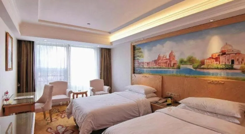 Bed in Vienna Hotel Shenzhen Window of the World Qiaochengdong Metro Station