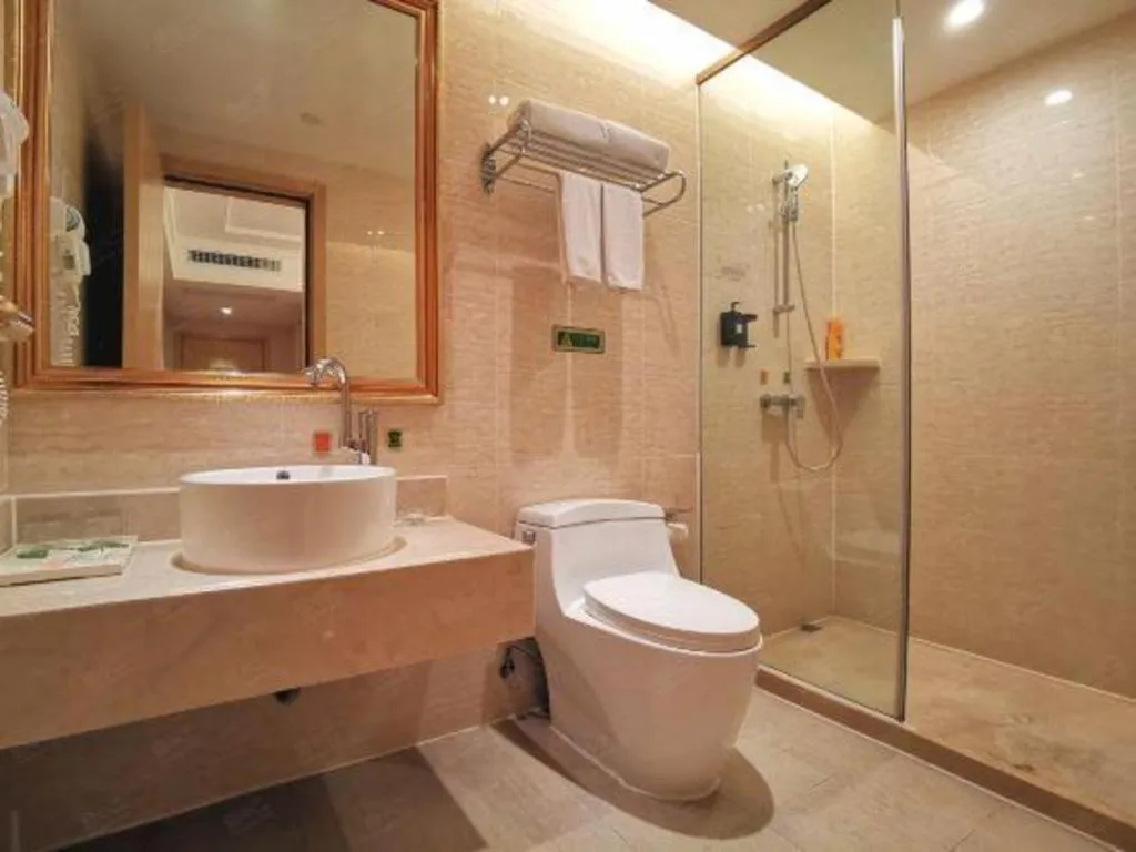 Vienna Hotel Shenzhen Window of the World Qiaochengdong Metro Station