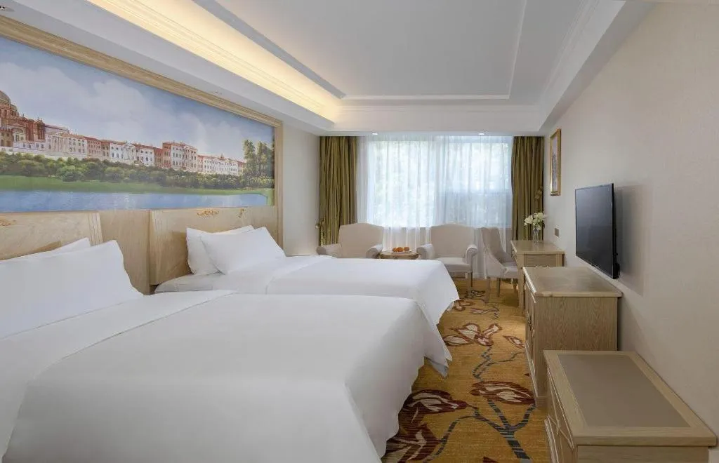 Bed in Vienna Hotel Shenzhen Window of the World Qiaochengdong Metro Station