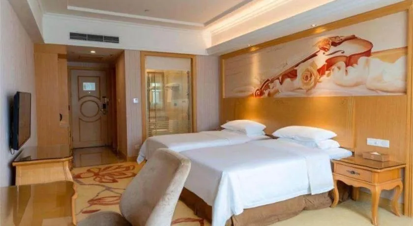 Bed in Vienna Hotel Shenzhen Window of the World Qiaochengdong Metro Station