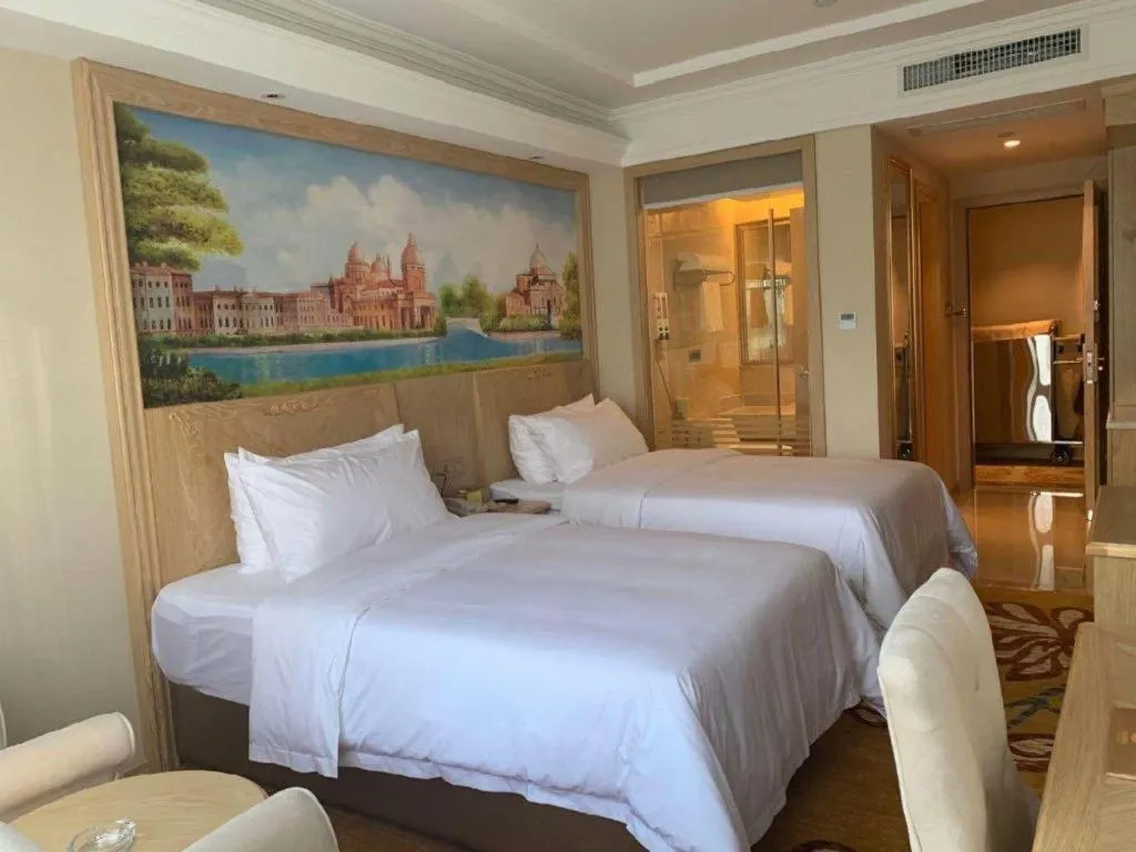 Bed in Vienna Hotel Shenzhen Window of the World Qiaochengdong Metro Station