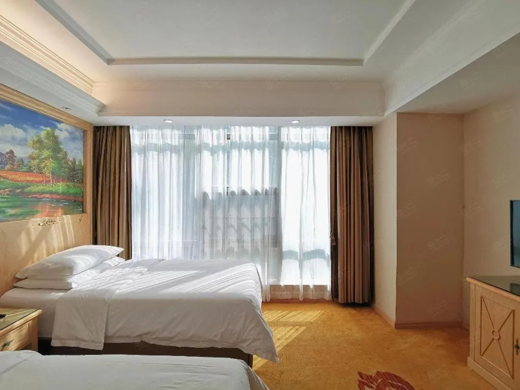 Bed in Vienna Hotel Shenzhen Window of the World Qiaochengdong Metro Station