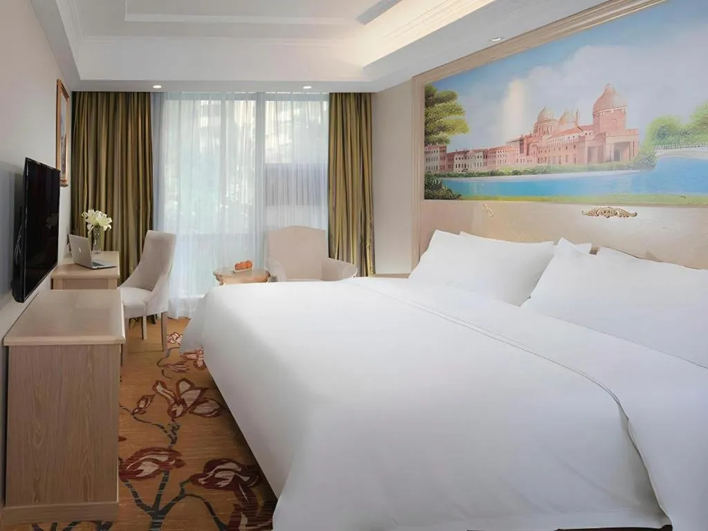 Bed in Vienna Hotel Shenzhen Window of the World Qiaochengdong Metro Station