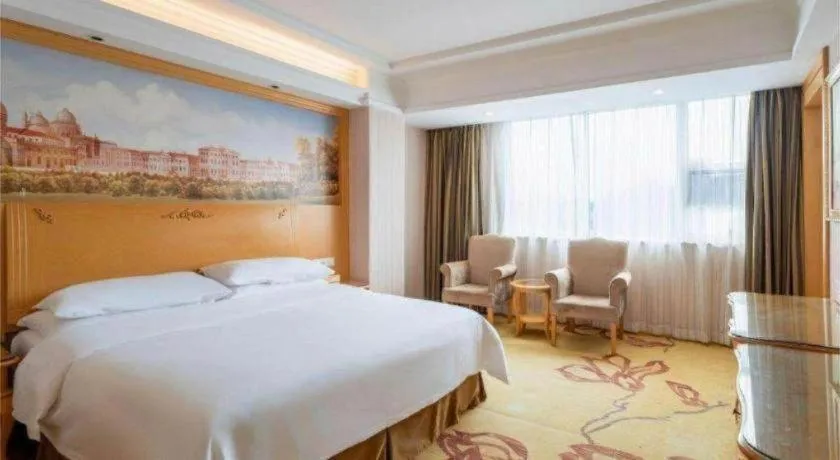 Bed in Vienna Hotel Shenzhen Window of the World Qiaochengdong Metro Station