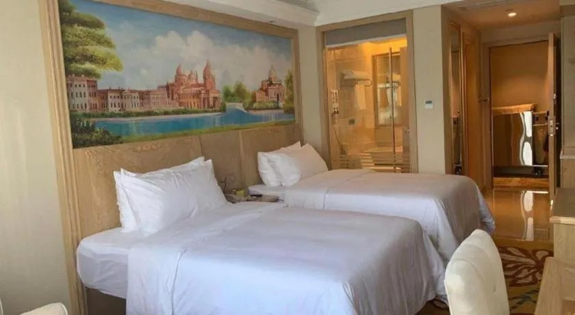 Bed in Vienna Hotel Shenzhen Window of the World Qiaochengdong Metro Station