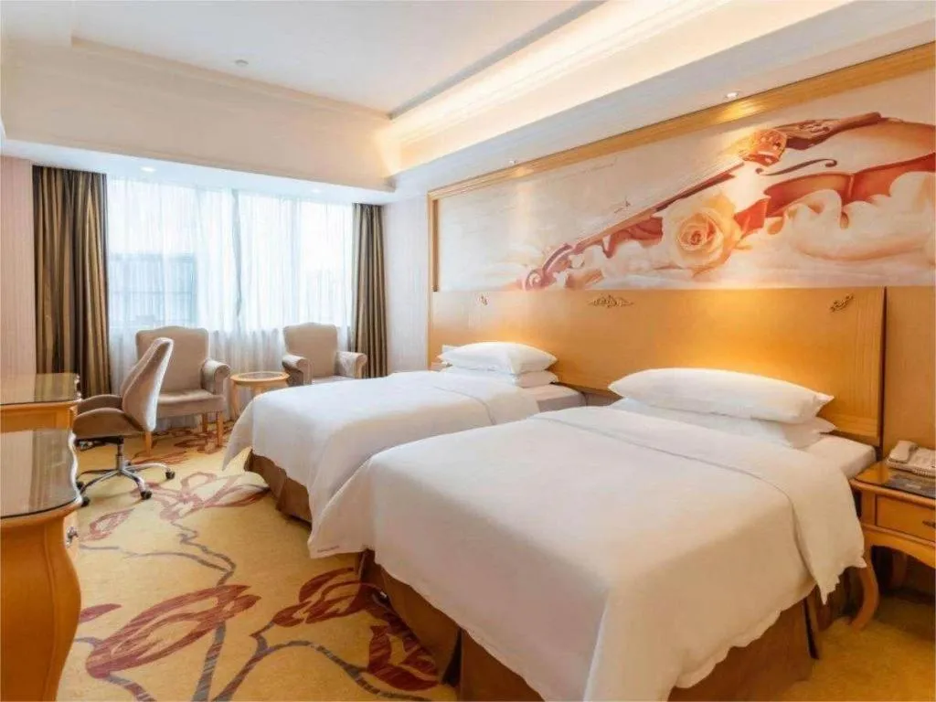 Bed in Vienna Hotel Shenzhen Window of the World Qiaochengdong Metro Station