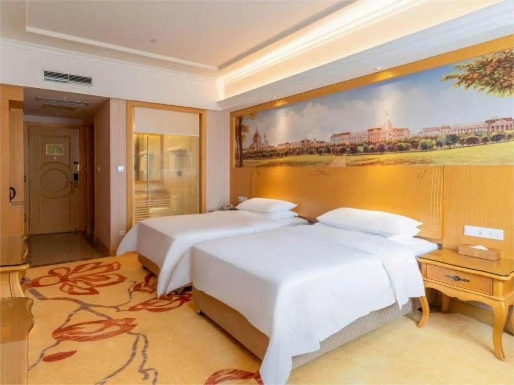 Bed in Vienna Hotel Shenzhen Window of the World Qiaochengdong Metro Station