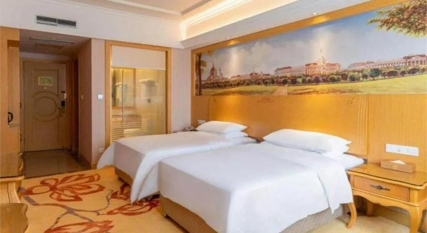 Bed in Vienna Hotel Shenzhen Window of the World Qiaochengdong Metro Station