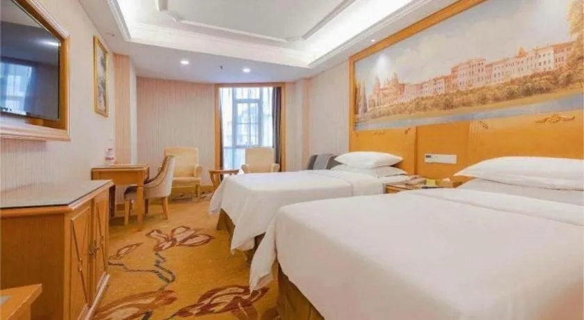 Bed in Vienna Hotel Shenzhen Window of the World Qiaochengdong Metro Station