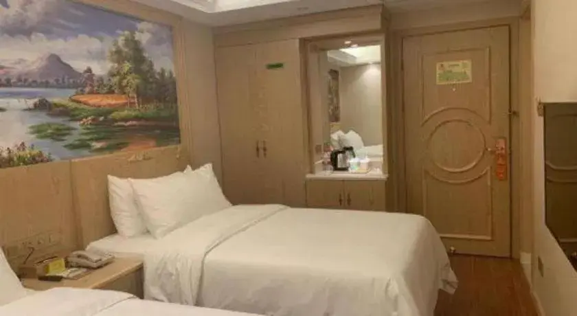 Bed in Vienna Hotel Shenzhen Window of the World Qiaochengdong Metro Station Bed in Vienna Hotel Shenzhen Window of the World Qiaochengdong Metro Station