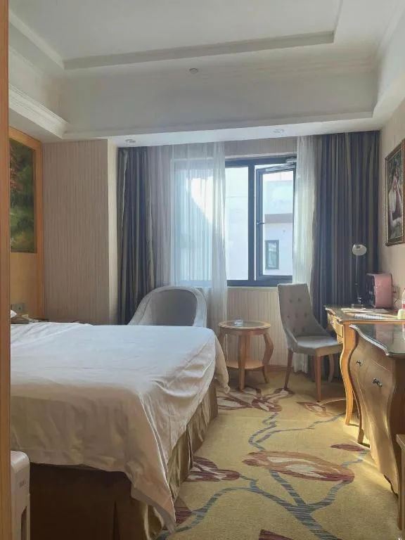 Bed in Vienna Hotel Guangdong Meizhou Fengshun