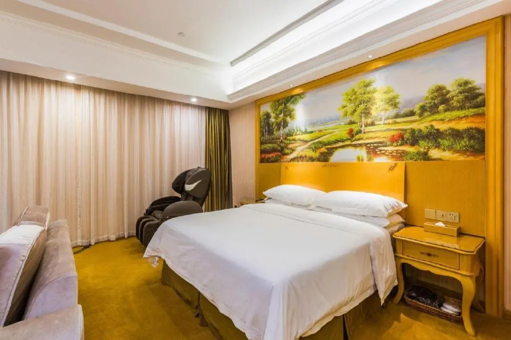 Bed in Vienna Hotel Guangdong Meizhou Fengshun