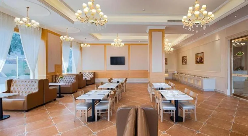 Vienna Hotel Guangdong Meizhou Fengshun